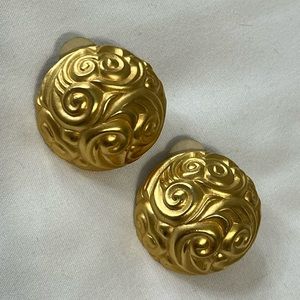 *VINTAGE* Gold circle clip-on costume jewelry earrings